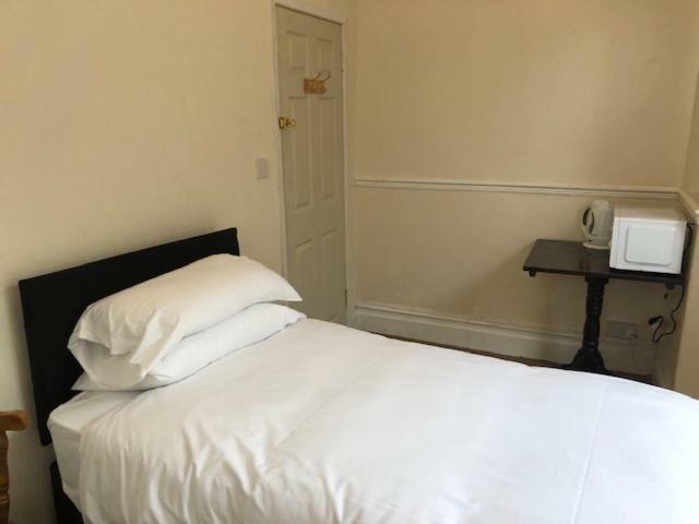 Budget Rooms Crosskeys Newport  Ngoại thất bức ảnh